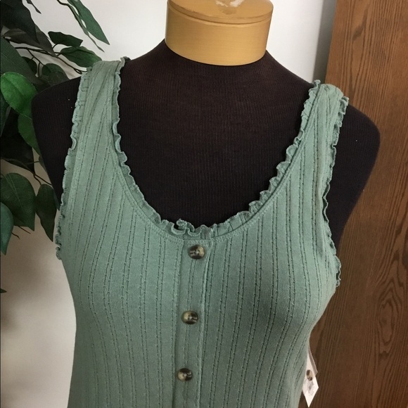 So green XL button front tank top with ruffle trim on neckline and arms - Picture 2 of 14